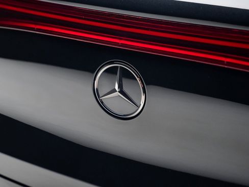 Used 2024 Mercedes-Benz Maybach EQS 680 4MATIC image 31