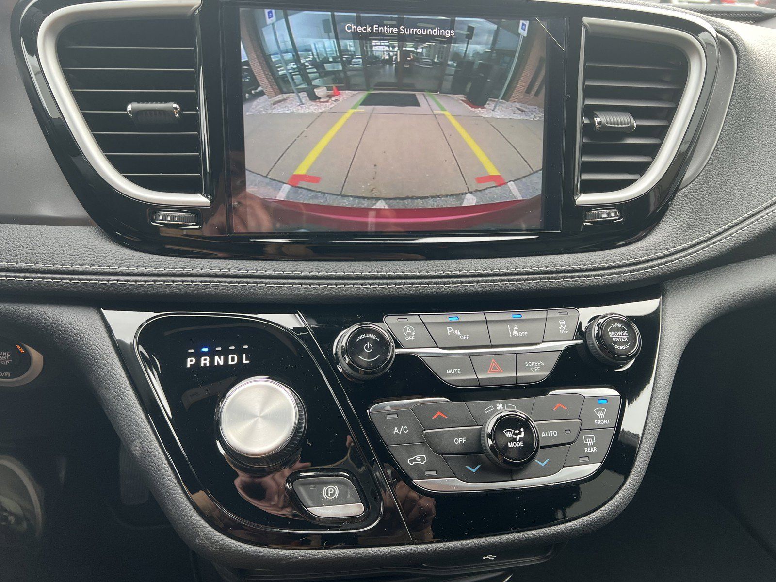 New 2026 Chrysler Pacifica Select AWD/4WD image 26