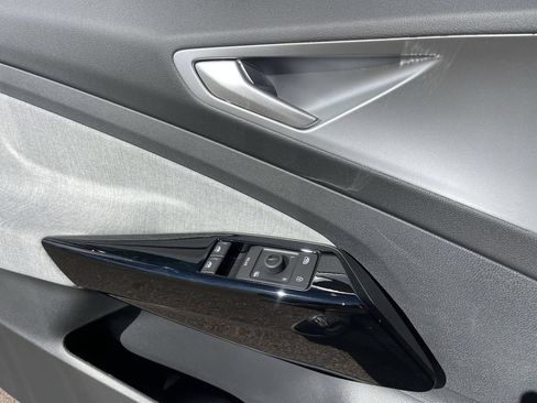 New 2026 Volkswagen ID.4 Pro RWD image 17