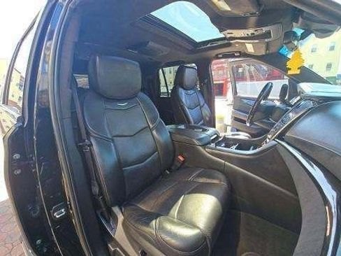 Used 2018 Cadillac Escalade Platinum image 6