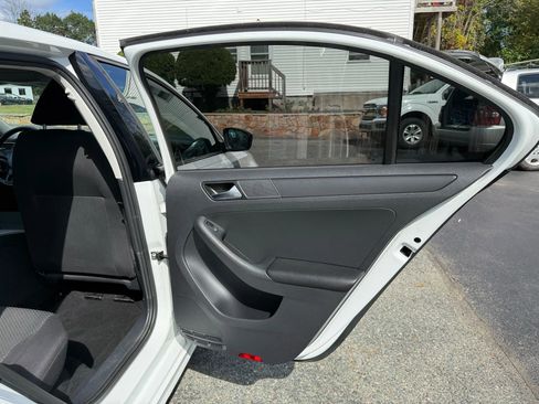 Used 2014 Volkswagen Jetta S image 17