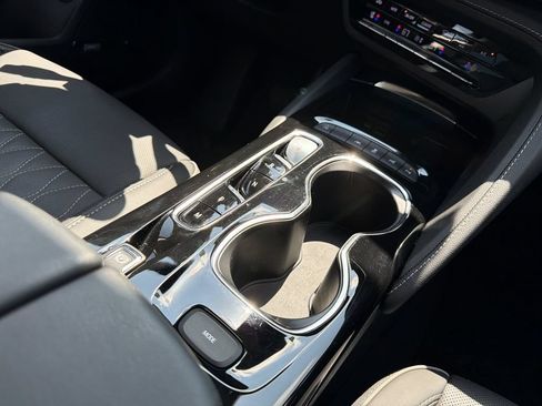 Used 2023 Buick Envision Avenir FWD image 21