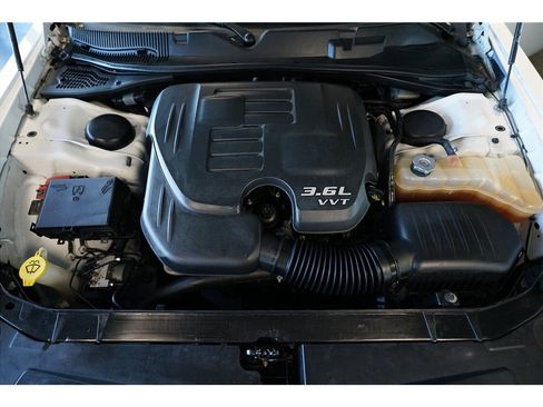 Used 2018 Dodge Challenger SXT Plus RWD image 9