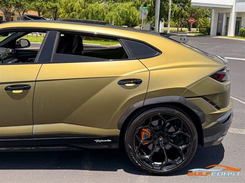 Used 2024 Lamborghini Urus Performante AWD/4WD image 45