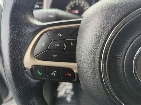 Used 2017 Jeep Renegade Latitude image 12