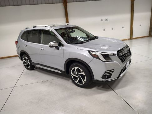 Used 2024 Subaru Forester Touring w/ Pop Package 2 image 2