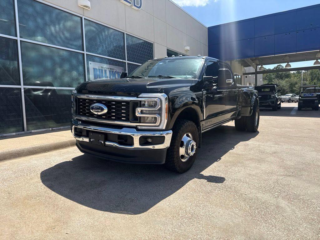 Used 2023 Ford F350 Lariat w/ Lariat Ultimate Package AWD/4WD image 4