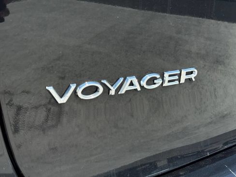 Used 2023 Chrysler Voyager LX FWD image 13