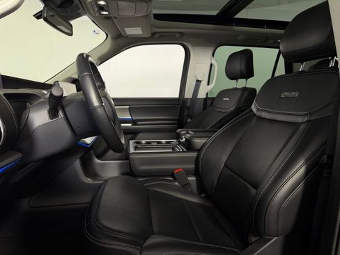 Used 2025 Ford Expedition Platinum image 23