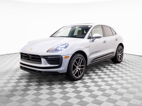 Certified 2025 Porsche Macan image 1