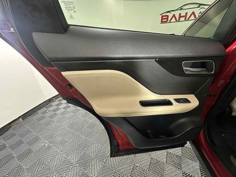 Used 2020 Jaguar F-PACE Premium image 17