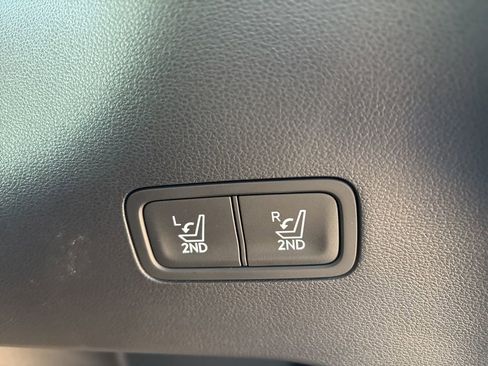 Certified 2025 Hyundai Santa Fe SE image 9