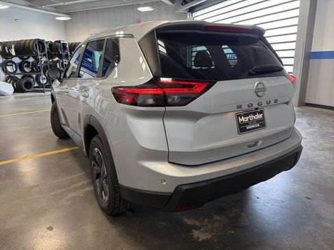Used 2025 Nissan Rogue SV FWD image 7