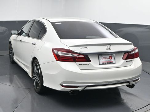 Used 2017 Honda Accord Sport image 7