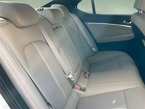 Used 2023 Genesis G70 2.0T image 13