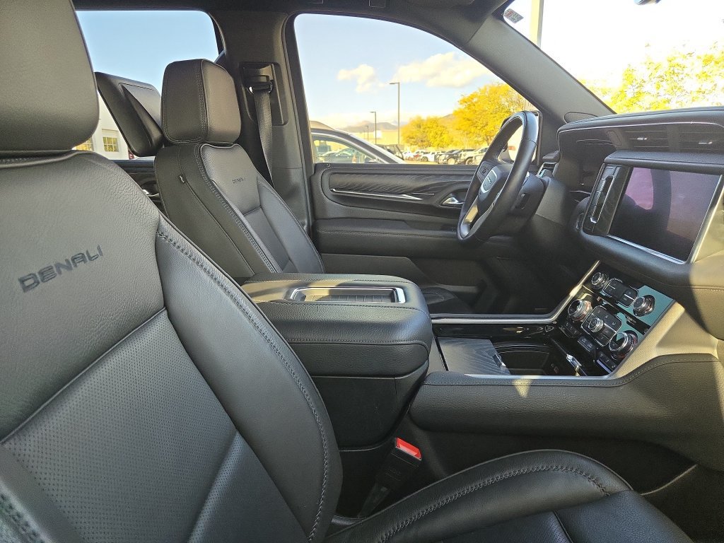 Used 2024 GMC Yukon Denali w/ Advanced Technology Package AWD/4WD image 10