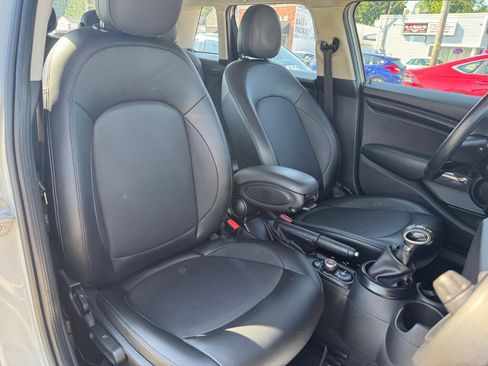 Used 2017 MINI Cooper 4-Door Hardtop image 16
