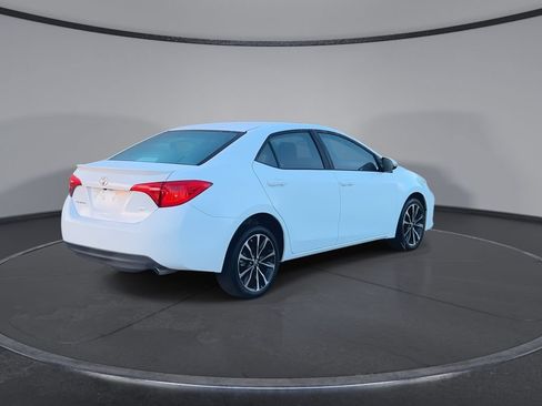 Used 2018 Toyota Corolla SE FWD image 8