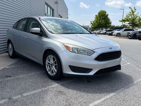 Used 2015 Ford Focus SE FWD image 5