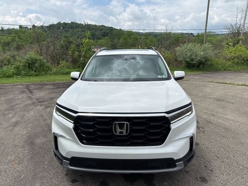 Used 2025 Honda Pilot Touring image 8