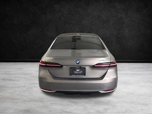 Used 2024 BMW i5 eDrive40i w/ Premium Package RWD image 6