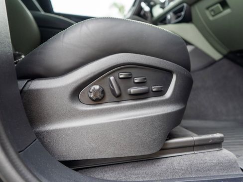 Used 2025 Porsche Cayenne GTS image 33