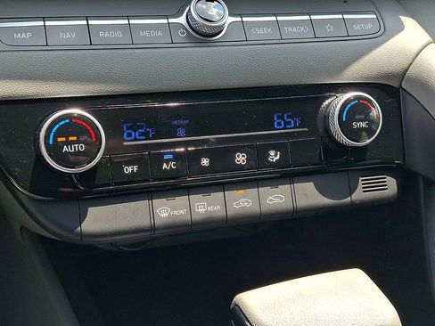 Certified 2024 Hyundai Elantra SEL FWD image 18