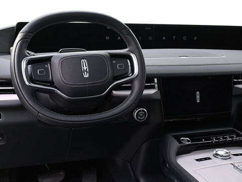 New 2026 Lincoln Navigator Reserve w/ Jet Appearance Package AWD/4WD image 12