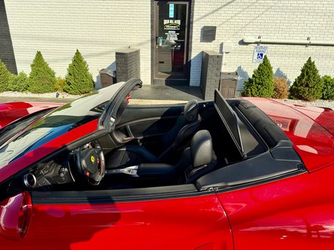 Used 2010 Ferrari California image 25