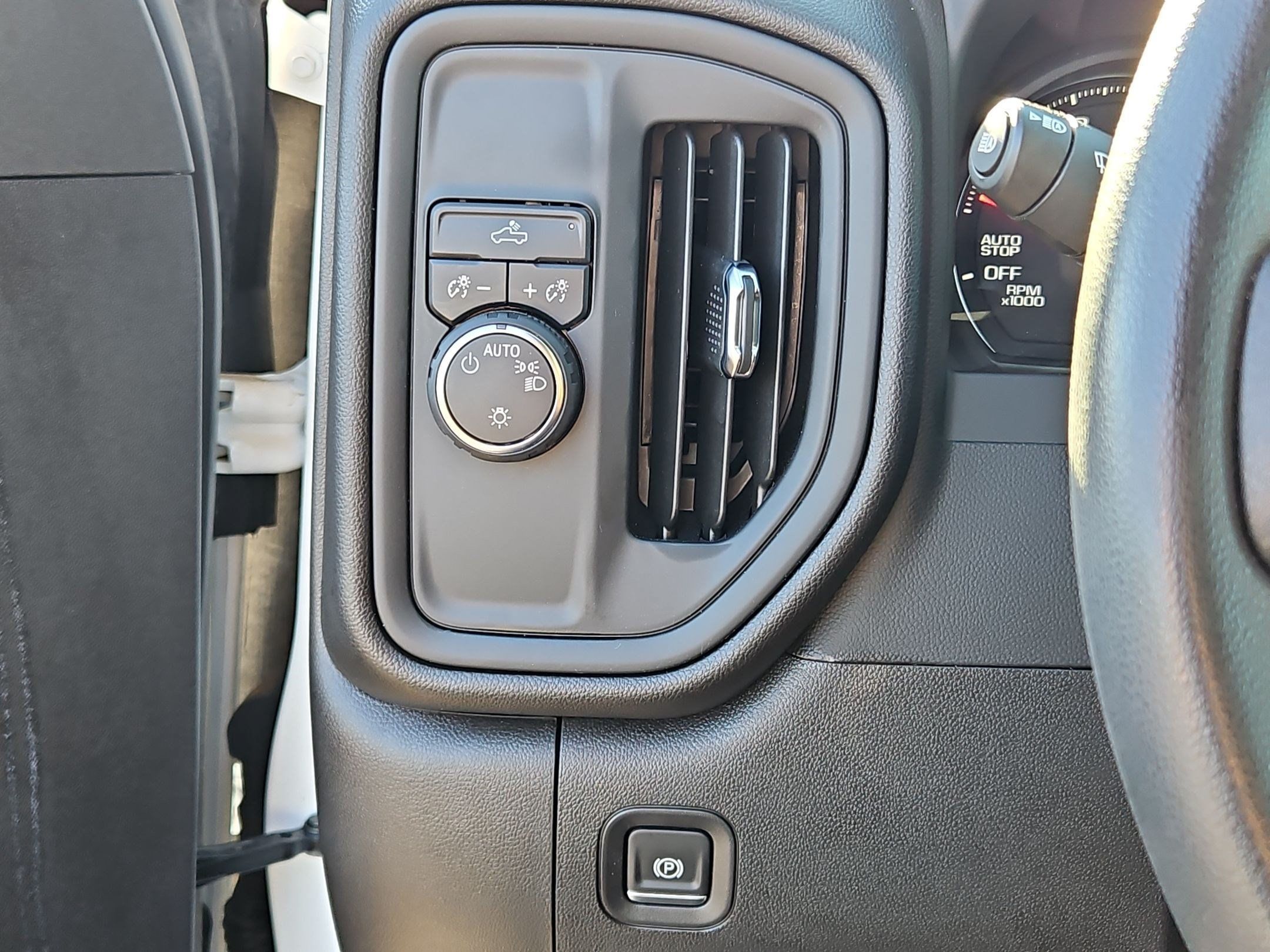 Used 2025 Chevrolet Silverado 1500 Custom RWD image 23