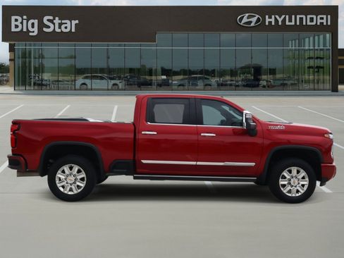 Used 2025 Chevrolet Silverado 2500 High Country w/ High Country Premium Package AWD/4WD image 5