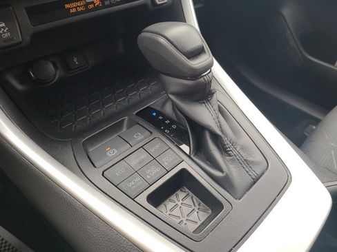 Used 2022 Toyota RAV4 XLE image 26