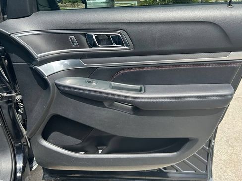 Used 2018 Ford Explorer Sport AWD/4WD image 30
