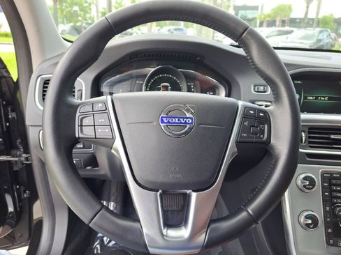 Used 2017 Volvo S60 T5 Inscription Platinum image 16