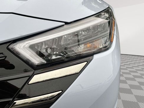 New 2025 Nissan Versa SR w/ Trunk Package FWD image 11