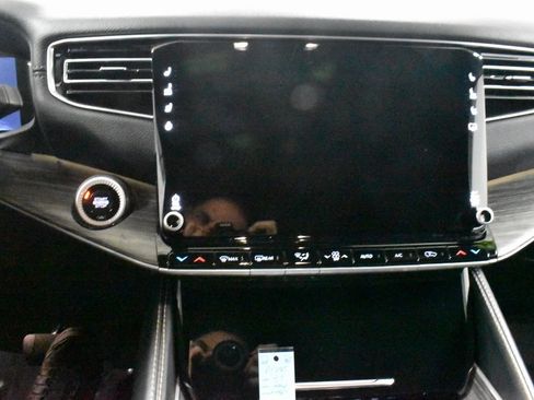 Used 2024 Jeep Wagoneer Series II w/ Flexible Seating Group image 21