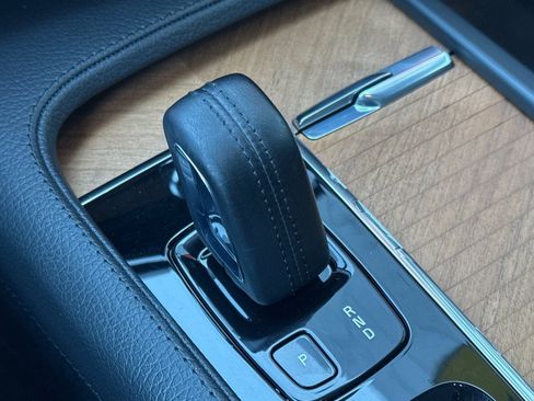 Used 2021 Volvo XC90 T8 Inscription Expression w/ Climate Package image 24