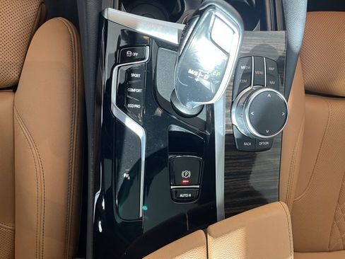 Used 2023 BMW 530i xDrive 530i xDrive w/ Premium Package image 18