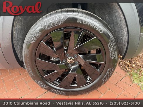 Certified 2025 Volkswagen Atlas Cross Sport SE w/ Black Wheel Package FWD image 6