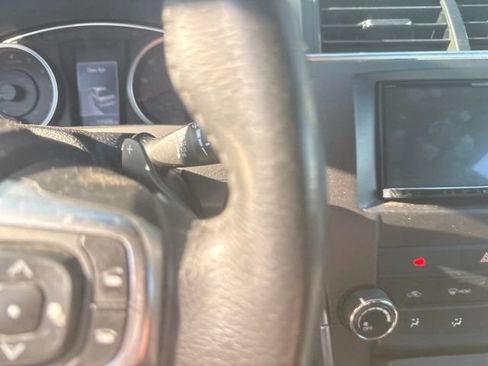 Used 2015 Toyota Camry SE w/ Moonroof Package FWD image 4