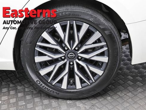 Used 2025 Nissan Altima 2.5 SV FWD image 8