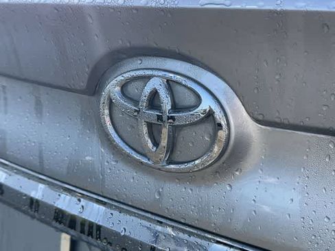 Used 2017 Toyota Camry SE FWD image 11