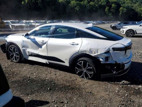 Used 2023 Toyota Crown XLE image 3