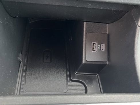 Used 2024 Ford Edge Titanium w/ Class II Trailer Tow Package image 22