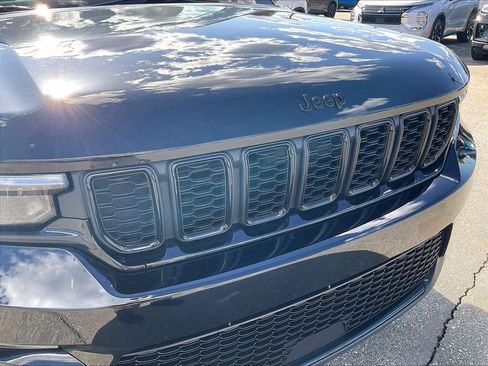 Used 2025 Jeep Grand Cherokee Limited w/ Black Appearance Package AWD/4WD image 29