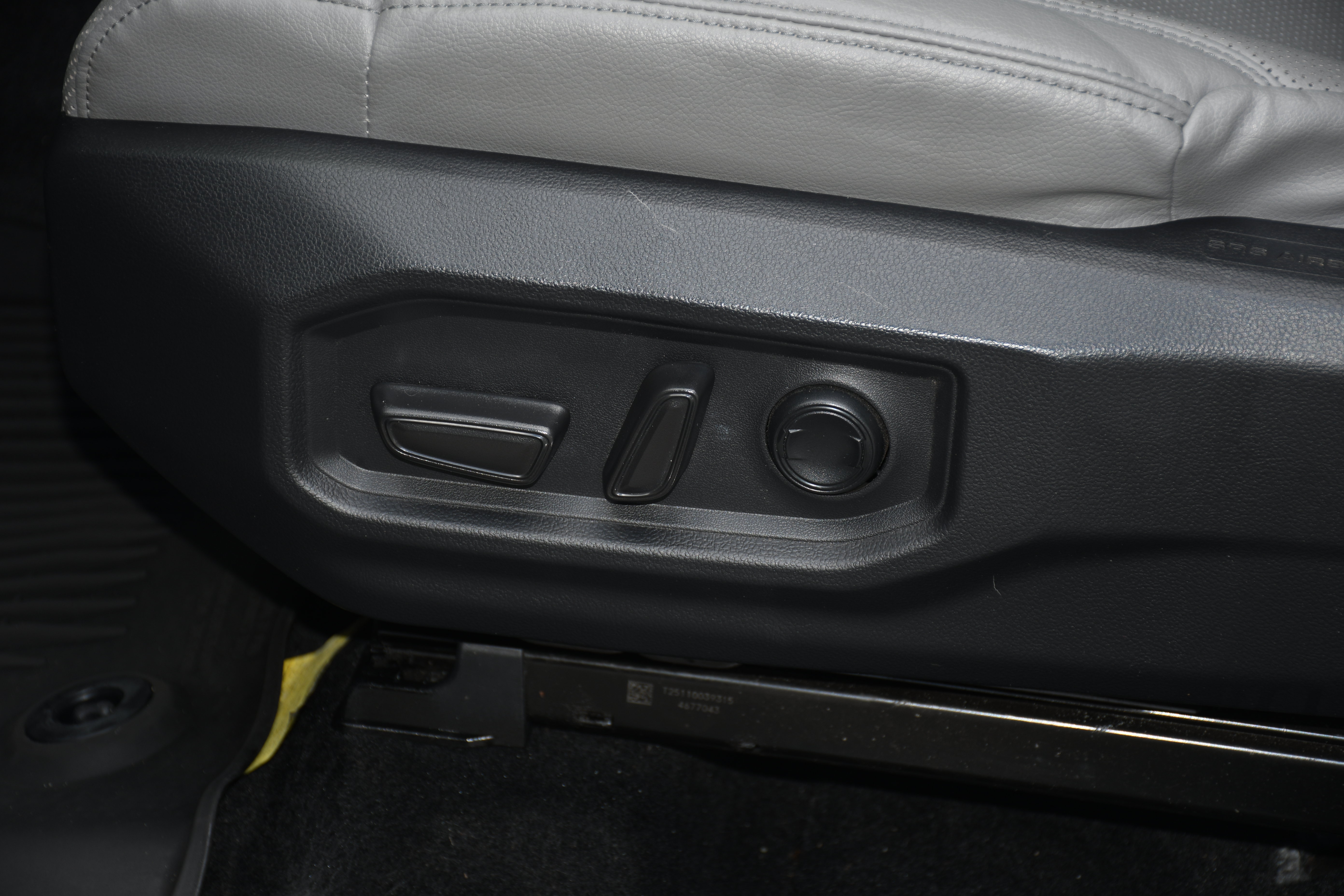 Certified 2025 Toyota Tundra Limited AWD/4WD image 8
