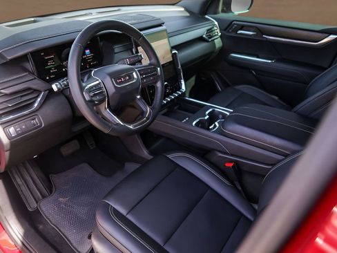 Used 2024 GMC Acadia Elevation w/ Luxury Package image 10