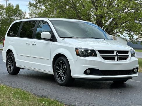 Used 2016 Dodge Grand Caravan R/T FWD image 3