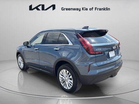 Used 2024 Cadillac XT4 Luxury w/ Cold Weather Package FWD image 5