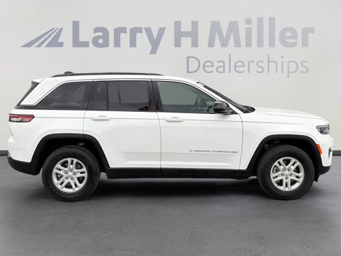 Used 2025 Jeep Grand Cherokee Laredo w/ Trailer Tow Package image 6